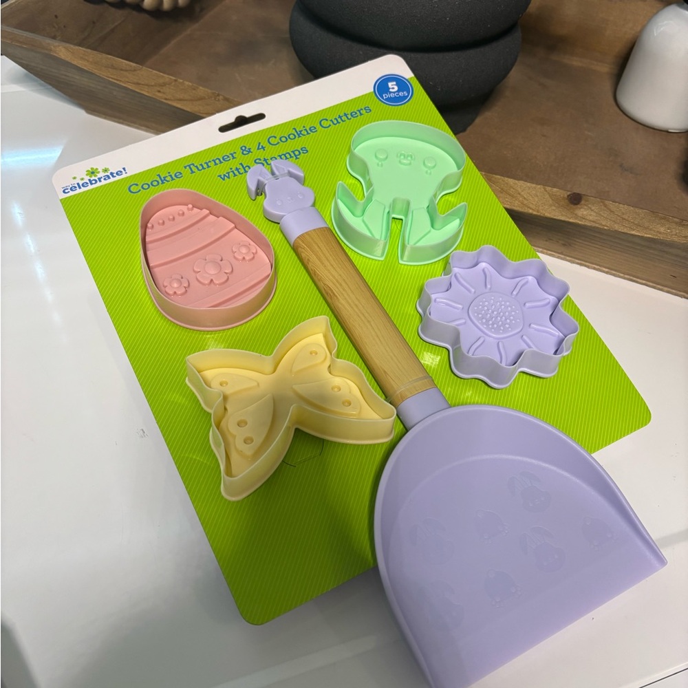 Easter cookie cutter set with stamps #easter #baking